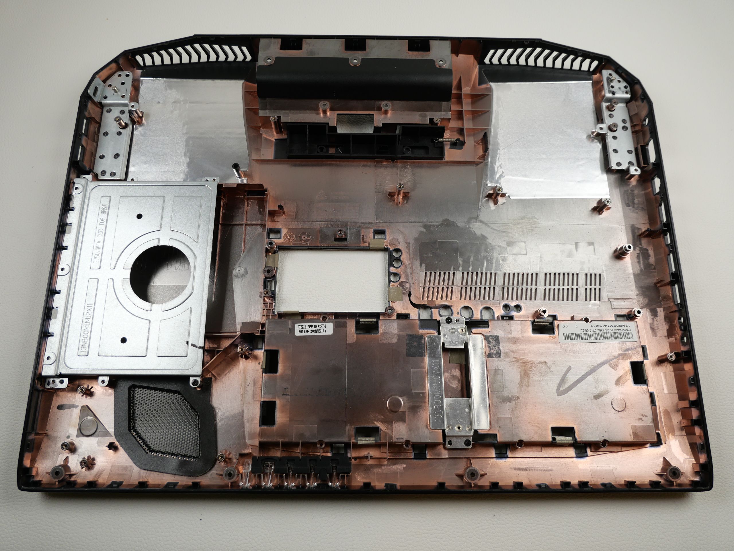 asus-g750jx-case-bottom-750-2