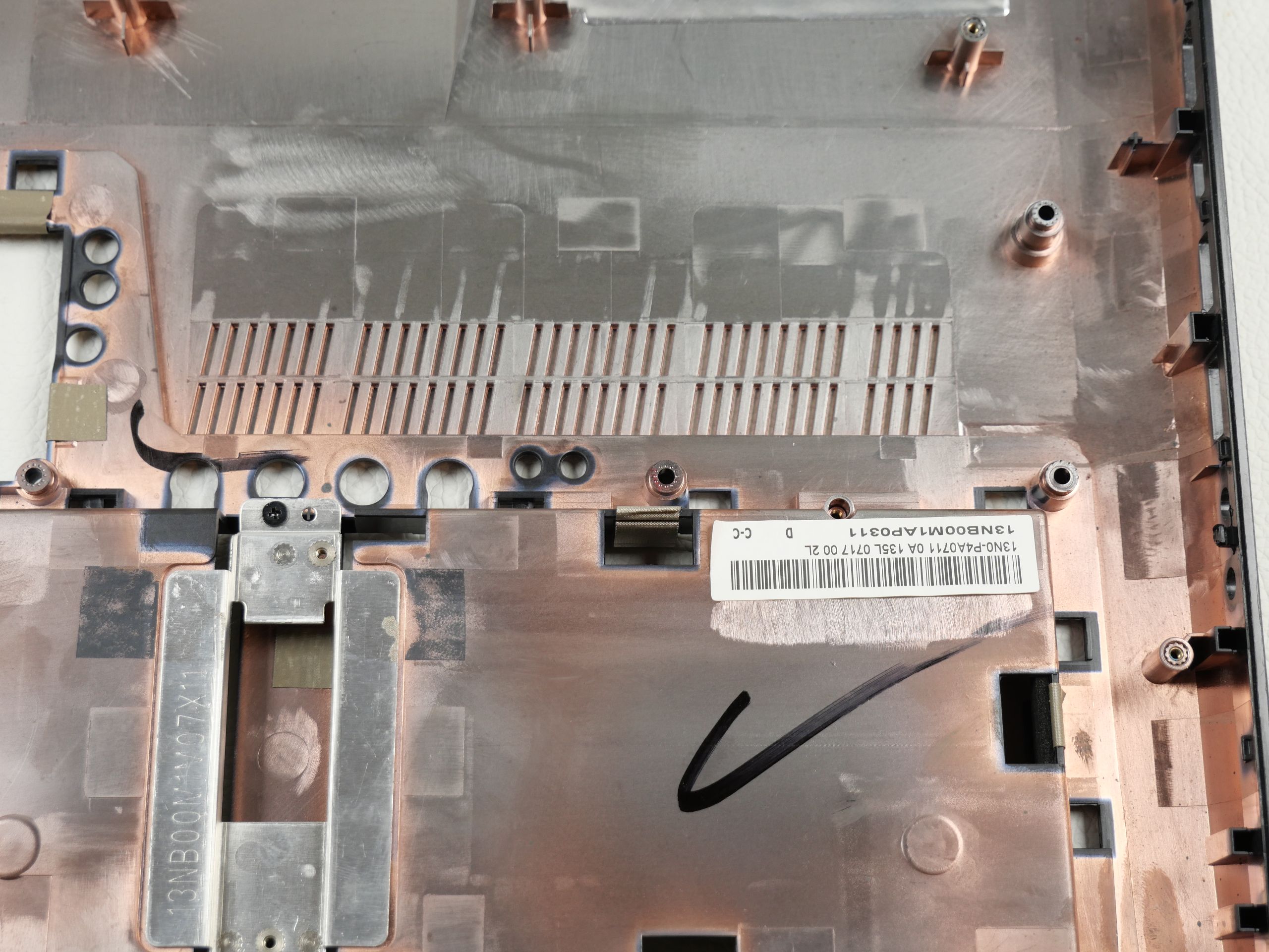 asus-g750jx-case-bottom-750-3