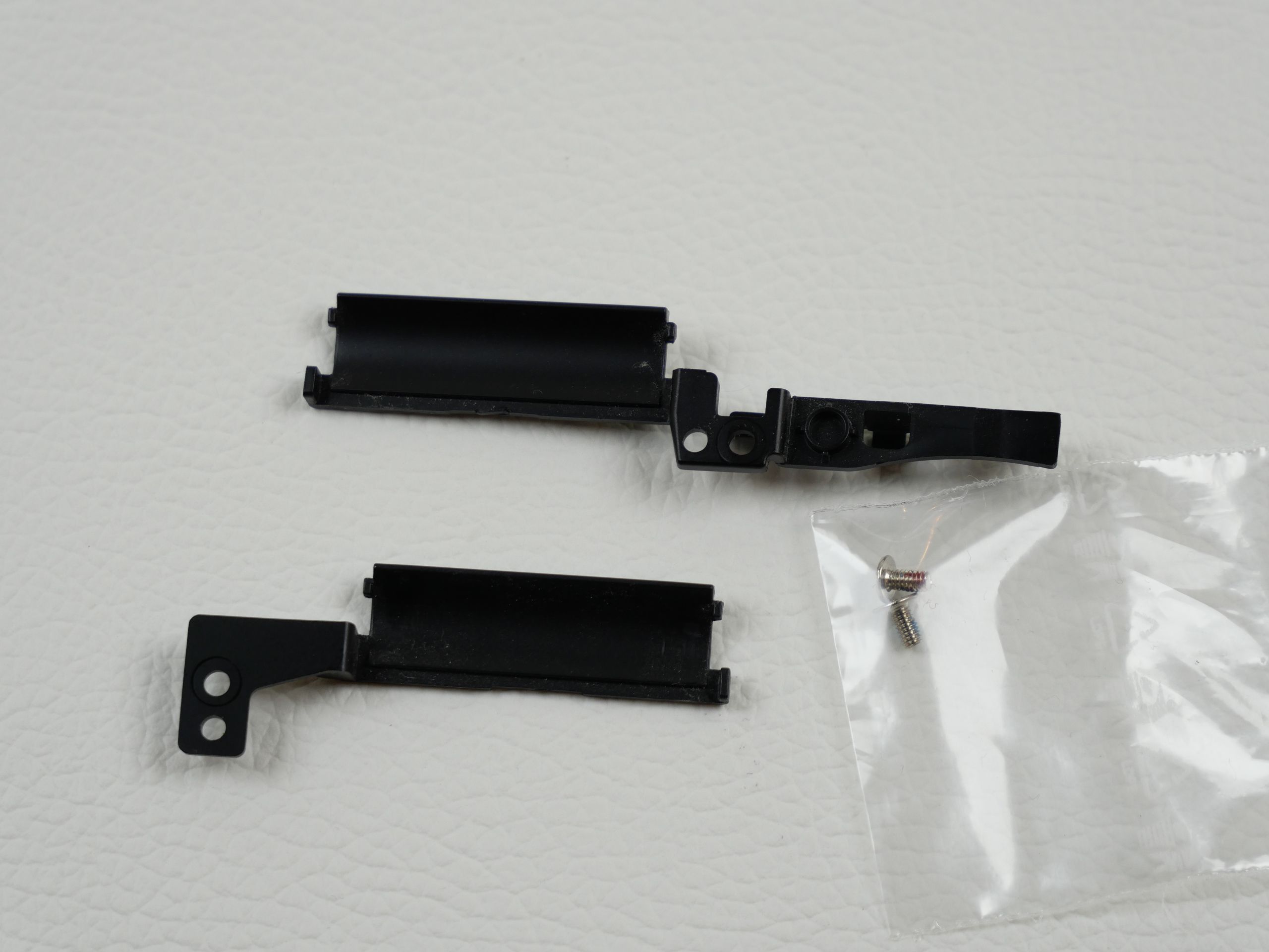 schenker-xmg-pro-17-xpr17m18-hinges-covering-1675-1