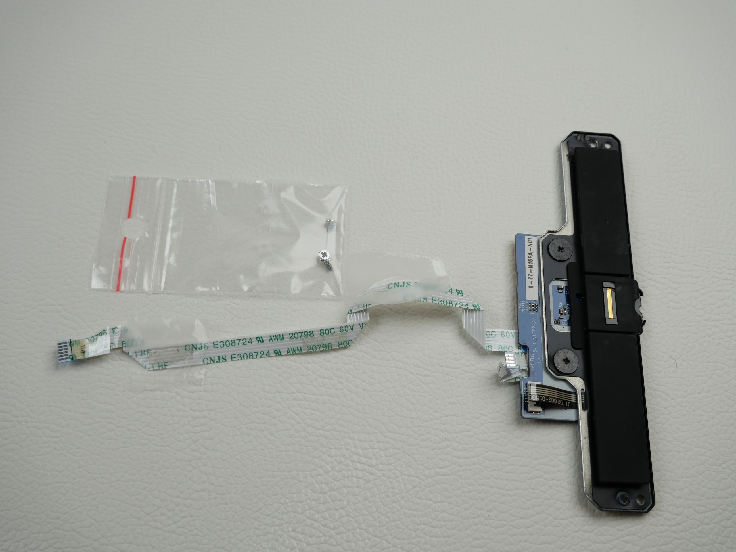 schenker-xmg-a726-clevo-n170rf1-touchpad-switches-buttons-1823-1