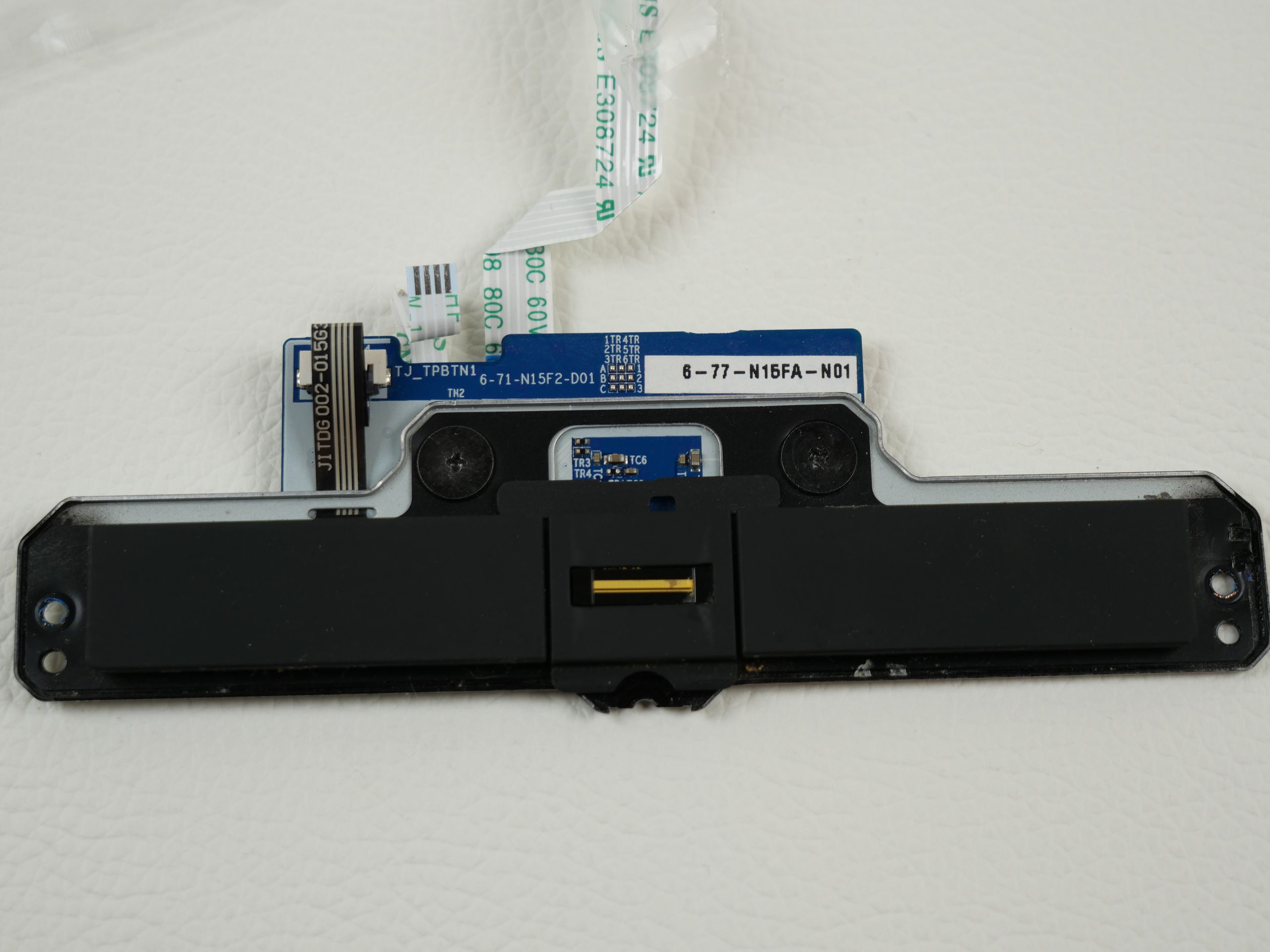 schenker-xmg-a726-clevo-n170rf1-touchpad-switches-buttons-1823-2