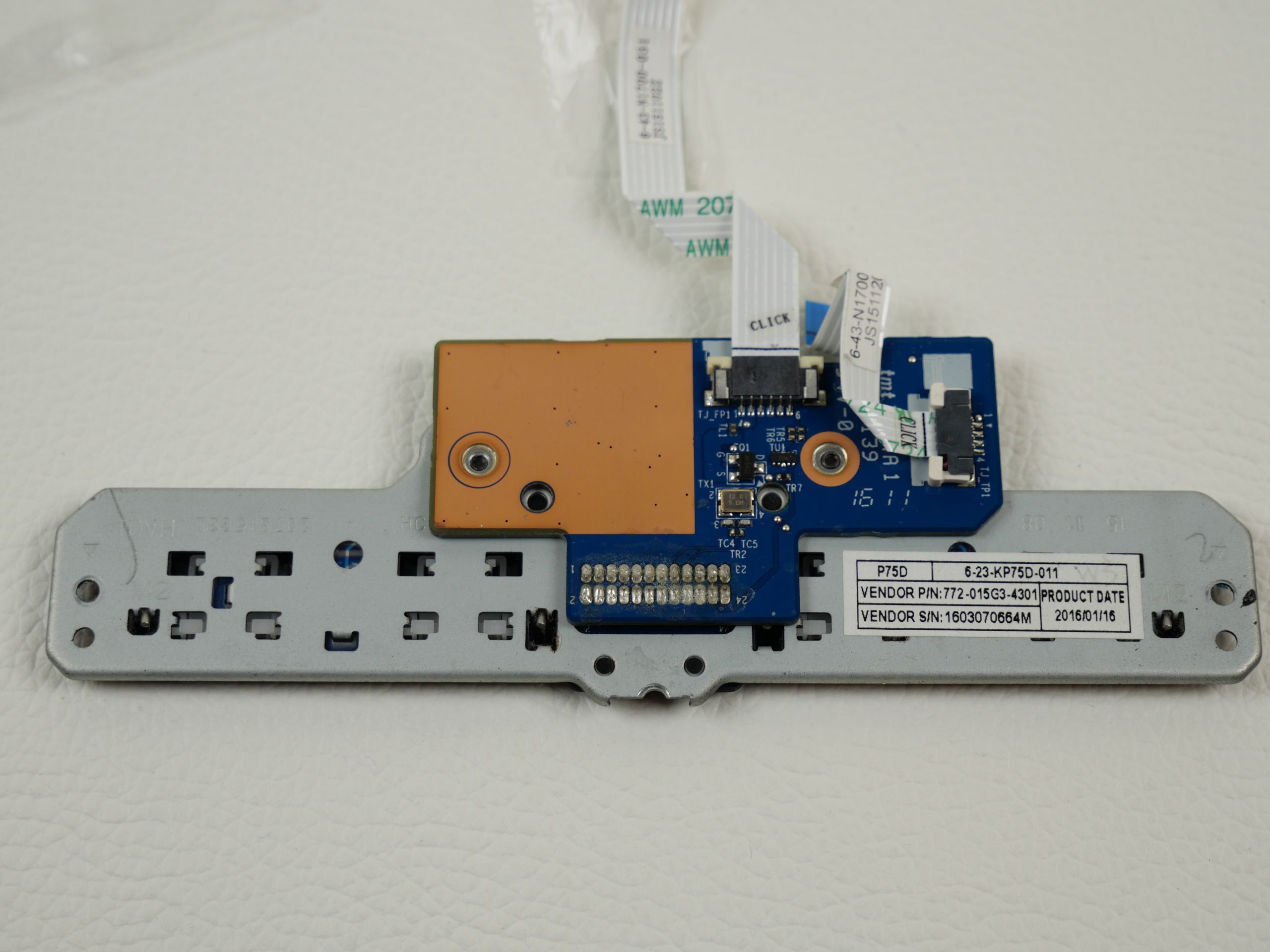 schenker-xmg-a726-clevo-n170rf1-touchpad-switches-buttons-1823-3