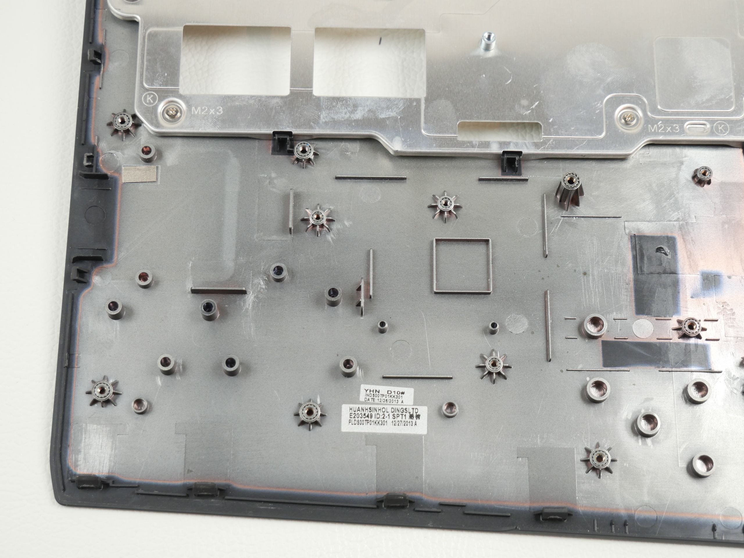 alienware-17-r1-palmrest-2066-4