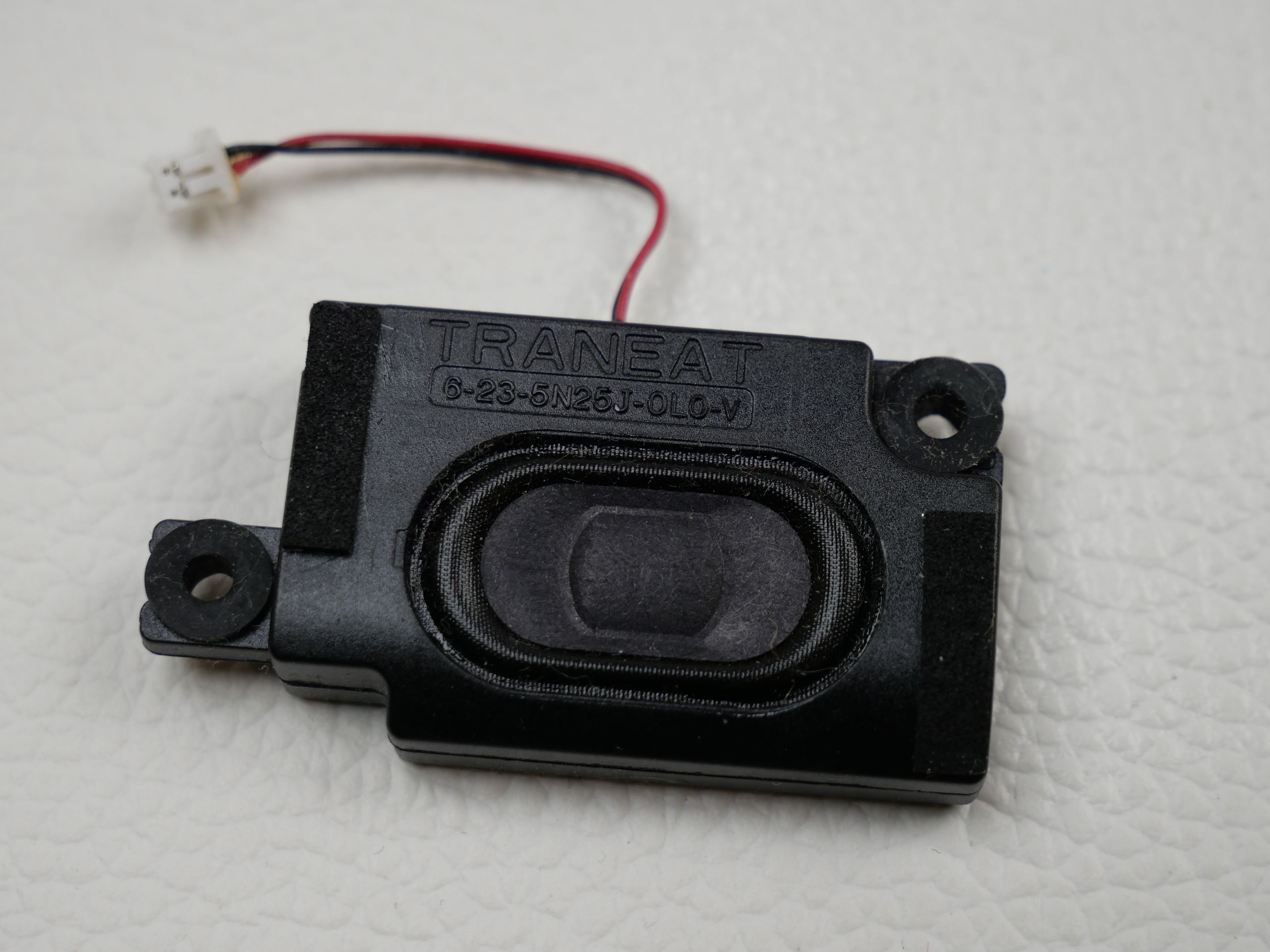 schenker-xmg-a517-clevo-n850hp6-right-speaker-2184-1